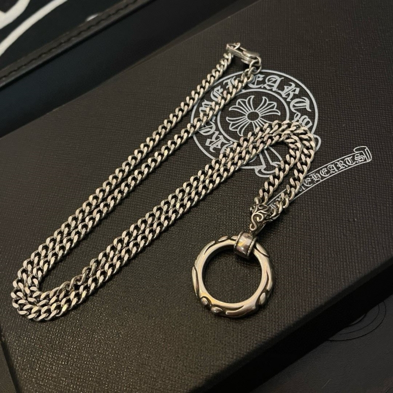 Ch*0me He**ts necklaces